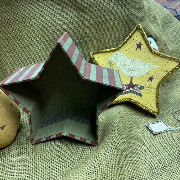 Primitive 4 piece Home Accents: includes: Homespun Crow, Hen, Star Orn, Star Box - Picture 6 of 9